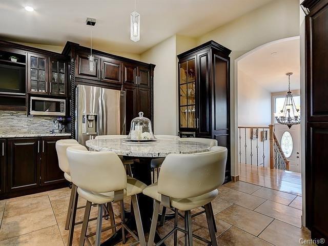 









168


Av. Denonville

,
Laval (Chomedey),




QC
H7W2M9

