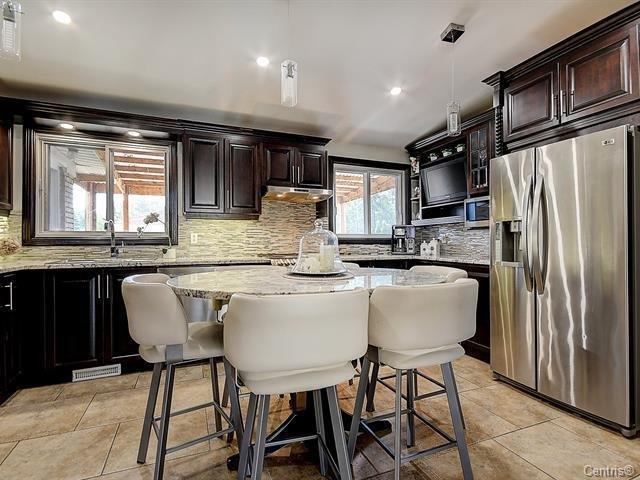 









168


Av. Denonville

,
Laval (Chomedey),




QC
H7W2M9

