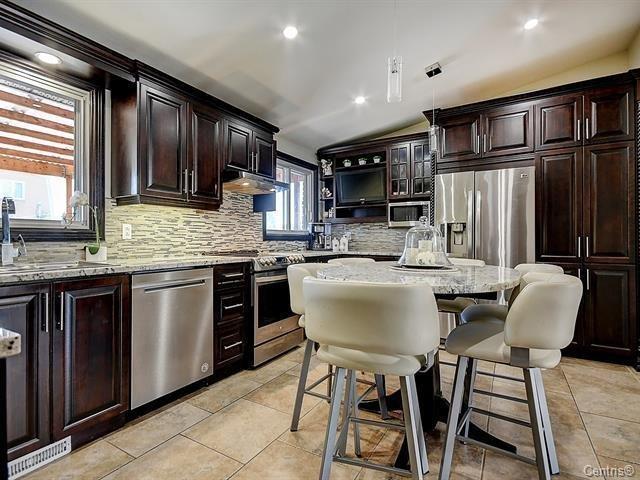 









168


Av. Denonville

,
Laval (Chomedey),




QC
H7W2M9

