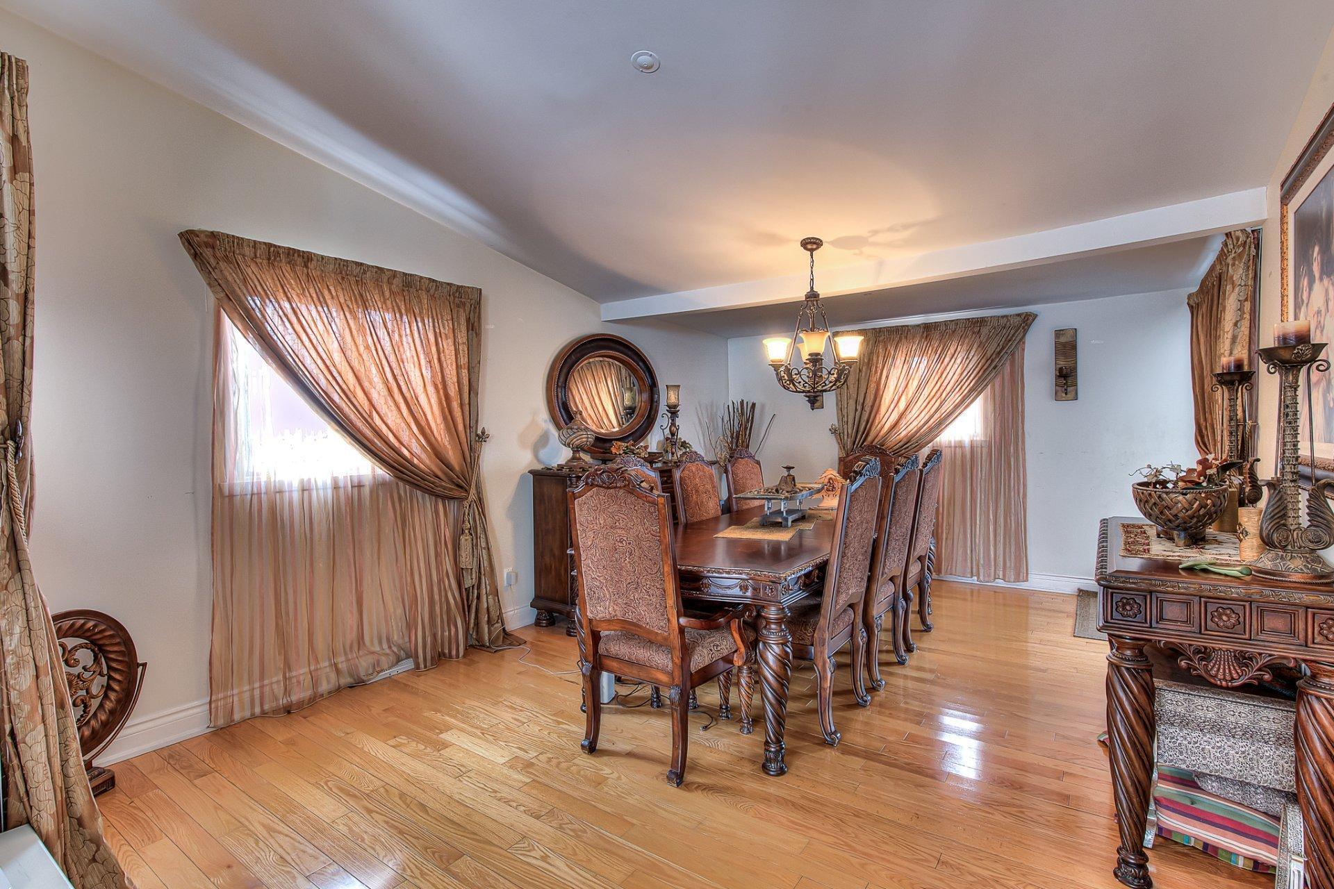 









168


Av. Denonville

,
Laval (Chomedey),




QC
H7W2M9

