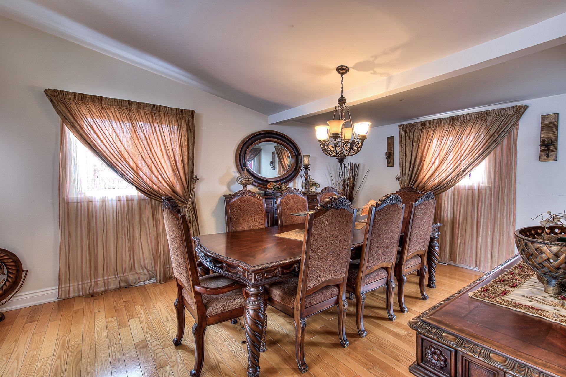 









168


Av. Denonville

,
Laval (Chomedey),




QC
H7W2M9

