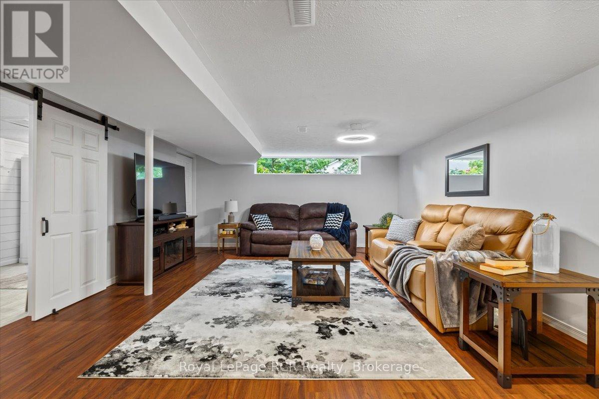 












382 3RD STREET

,
Hanover,




Ontario
N4N1B3

