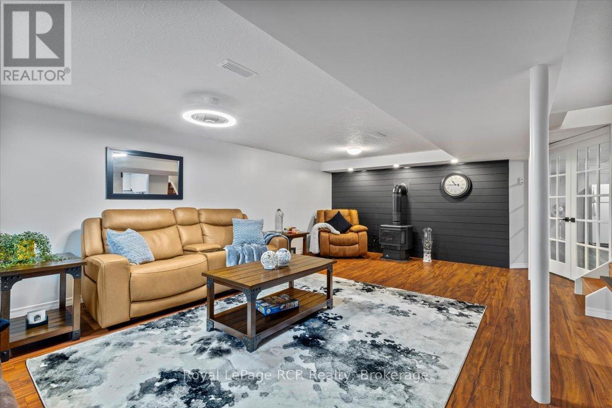 












382 3RD STREET

,
Hanover,




Ontario
N4N1B3

