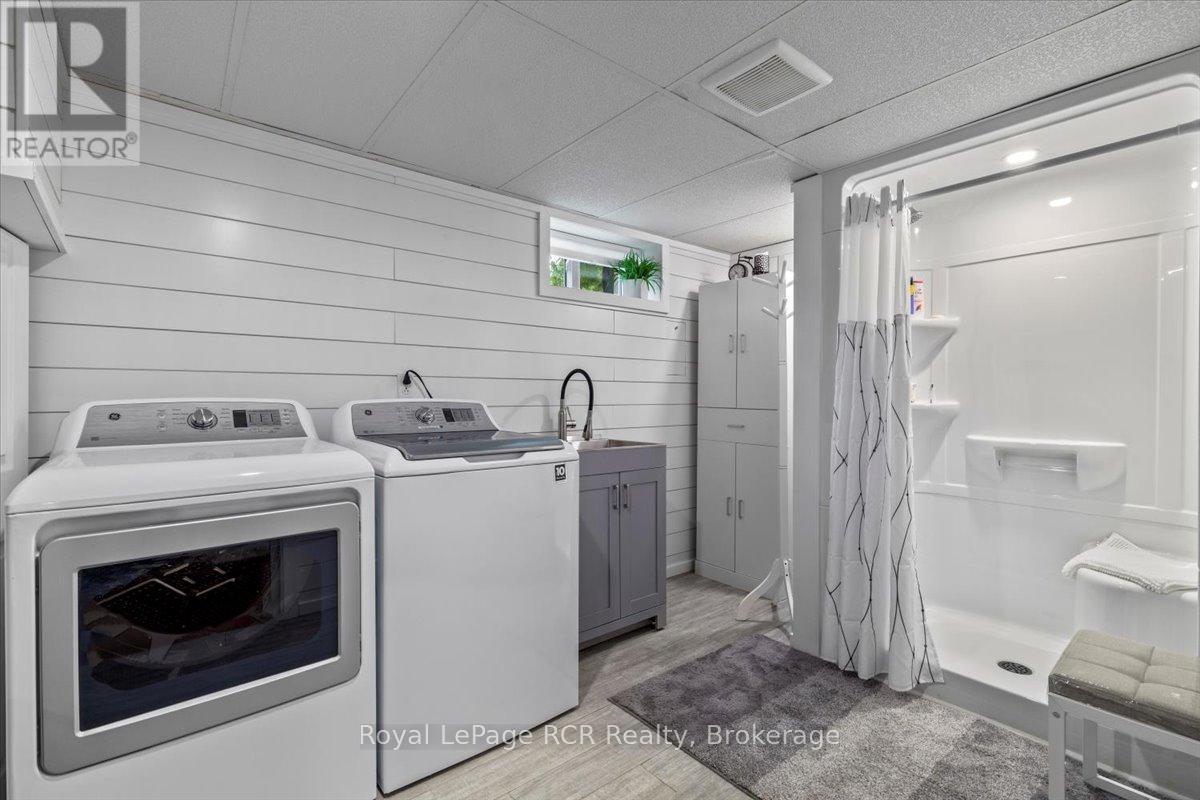 












382 3RD STREET

,
Hanover,




Ontario
N4N1B3

