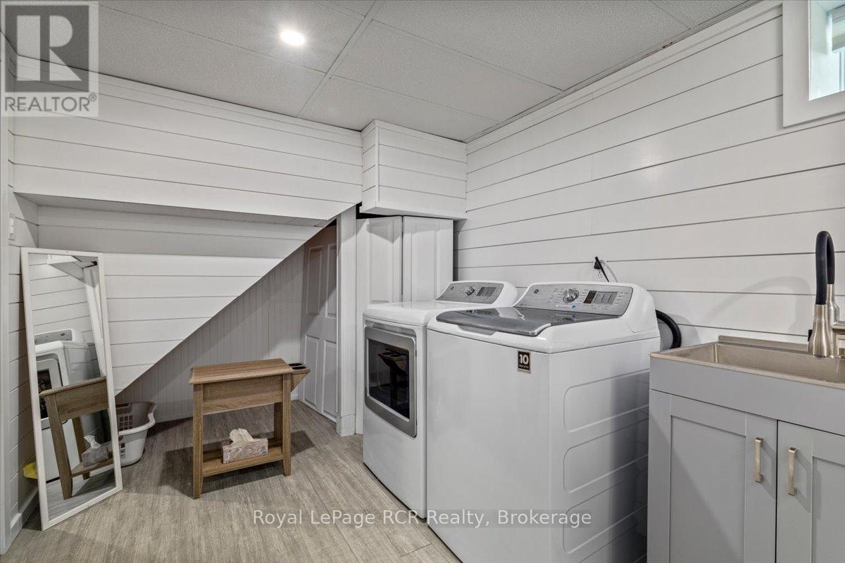 












382 3RD STREET

,
Hanover,




Ontario
N4N1B3

