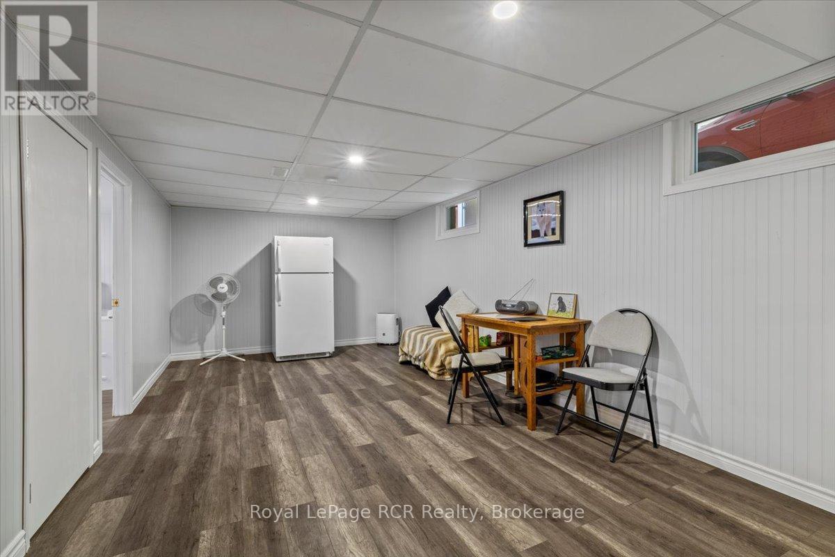 












382 3RD STREET

,
Hanover,




Ontario
N4N1B3

