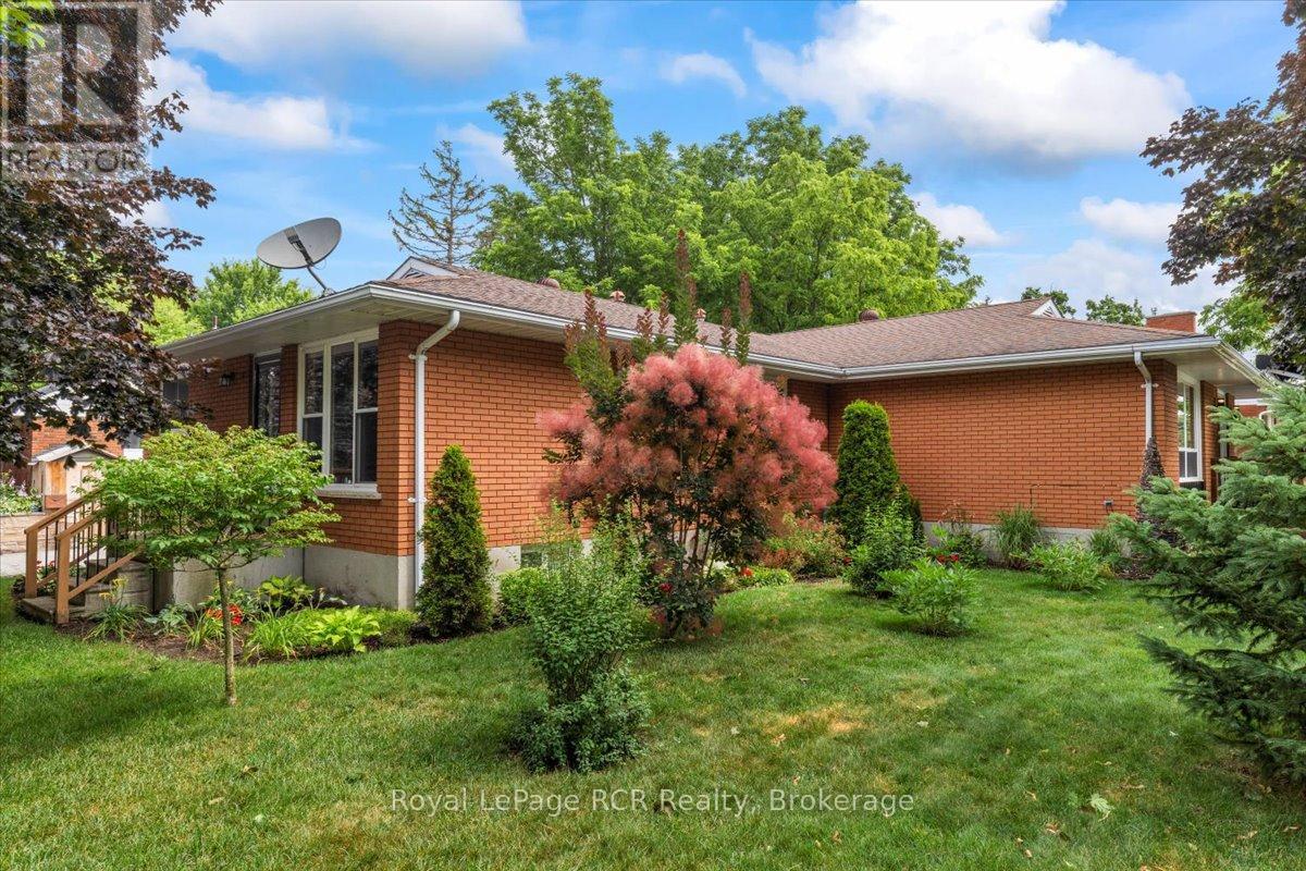 












382 3RD STREET

,
Hanover,




Ontario
N4N1B3

