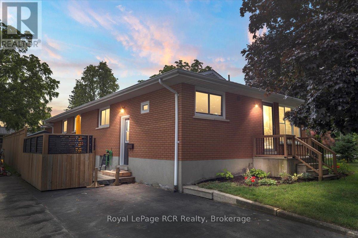 












382 3RD STREET

,
Hanover,




Ontario
N4N1B3

