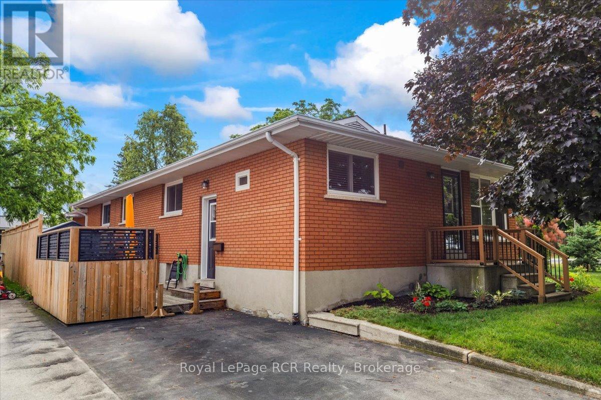 












382 3RD STREET

,
Hanover,




Ontario
N4N1B3


