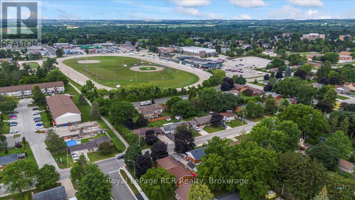 












382 3RD STREET

,
Hanover,




Ontario
N4N1B3

