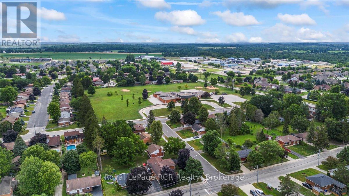 












382 3RD STREET

,
Hanover,




Ontario
N4N1B3


