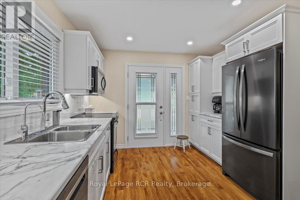 












382 3RD STREET

,
Hanover,




Ontario
N4N1B3

