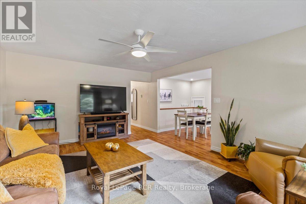 












382 3RD STREET

,
Hanover,




Ontario
N4N1B3

