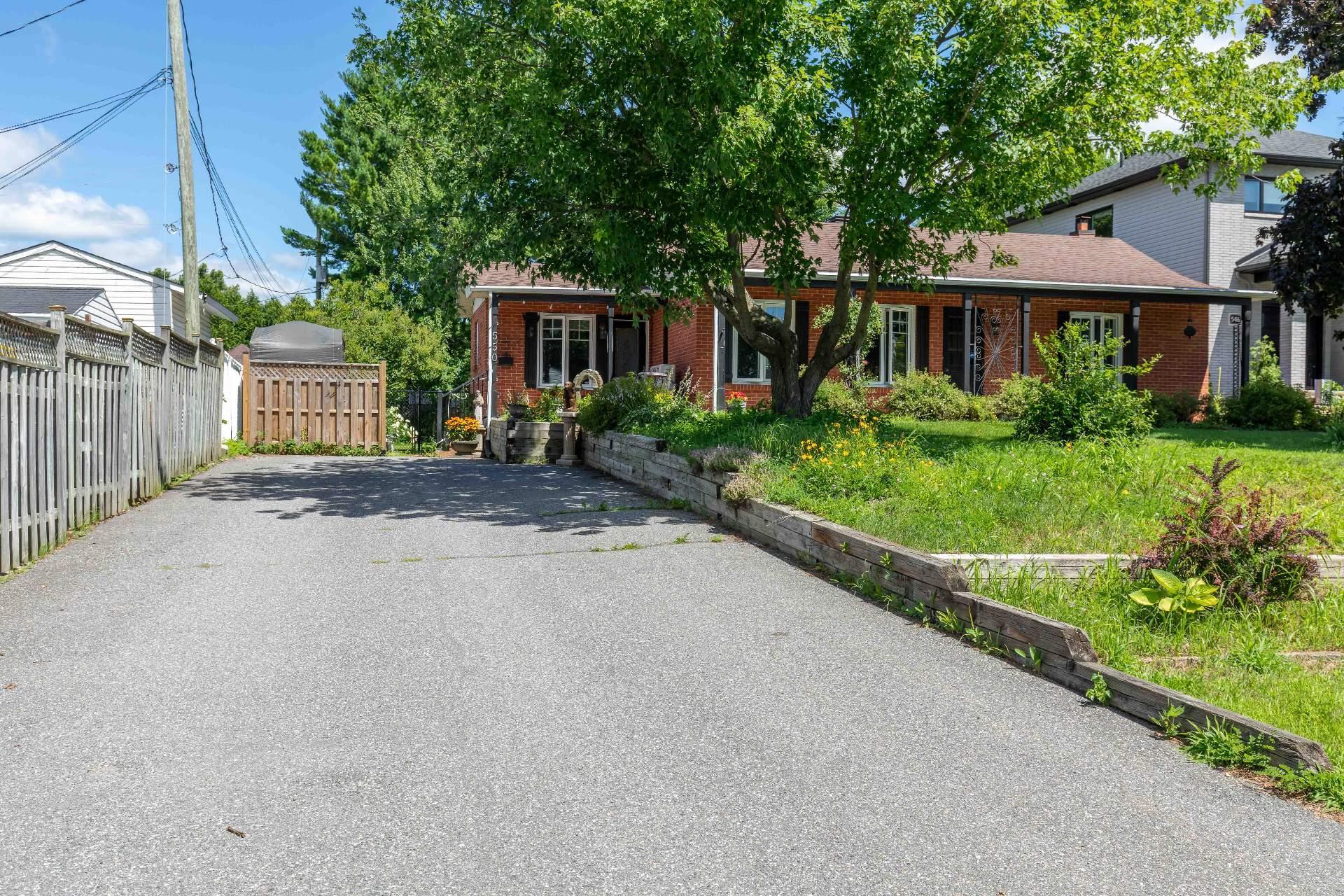 









550


Rue des Pluviers

,
Gatineau (Gatineau),




QC
J8R2V2

