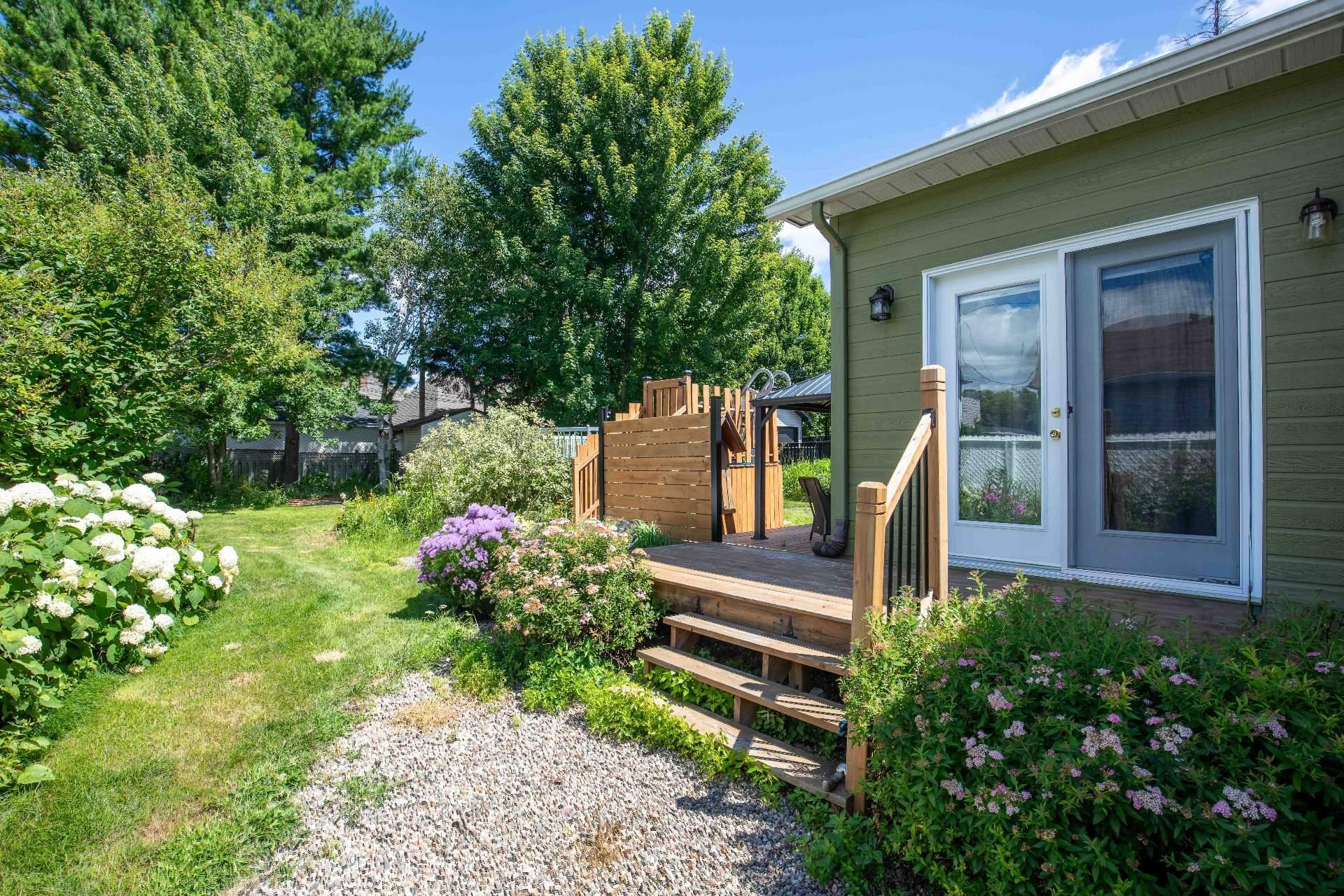 









550


Rue des Pluviers

,
Gatineau (Gatineau),




QC
J8R2V2

