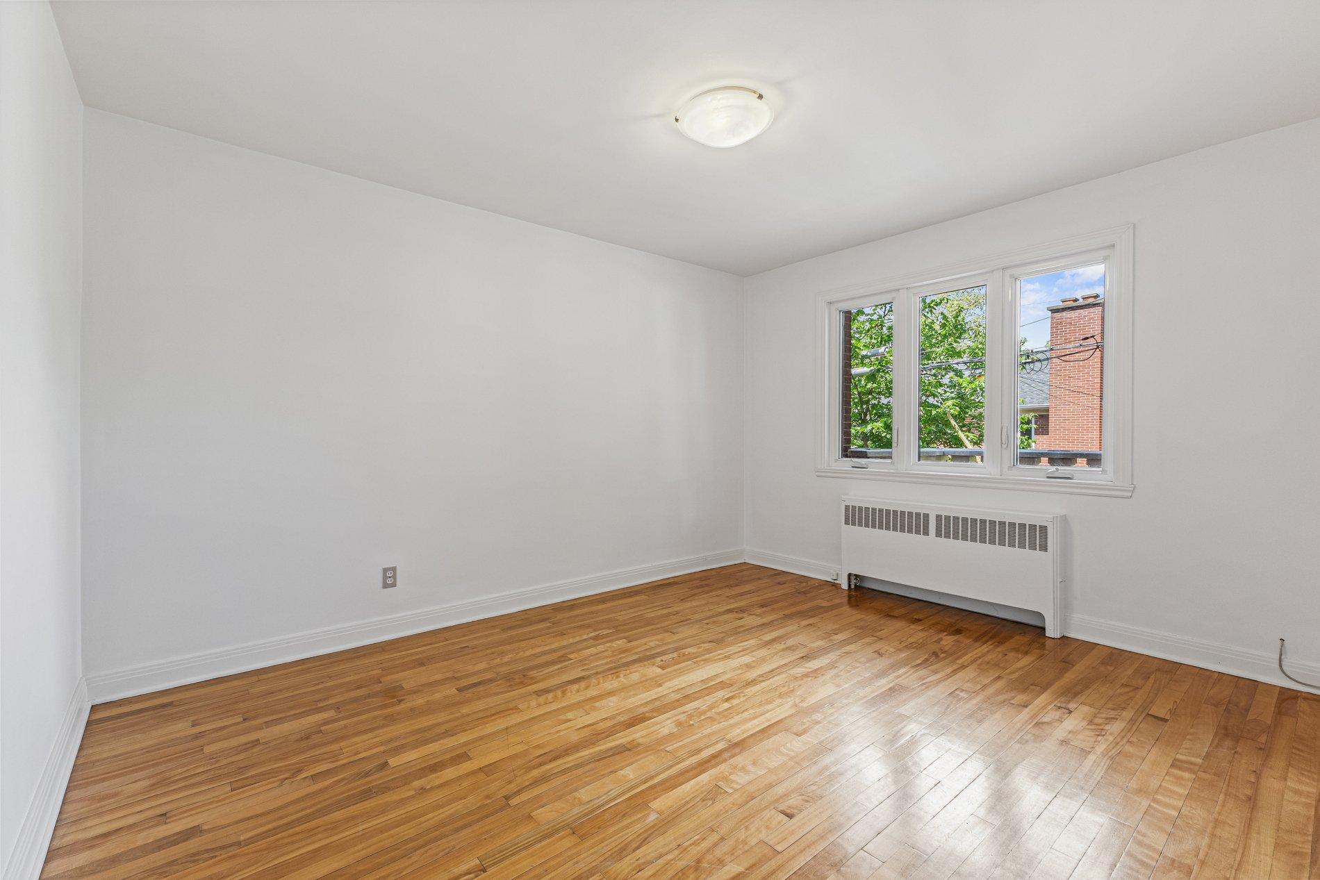 









593

 - 597


Place Fleury

,
Montréal (Ahuntsic-Cartierville),




QC
H3L3K6

