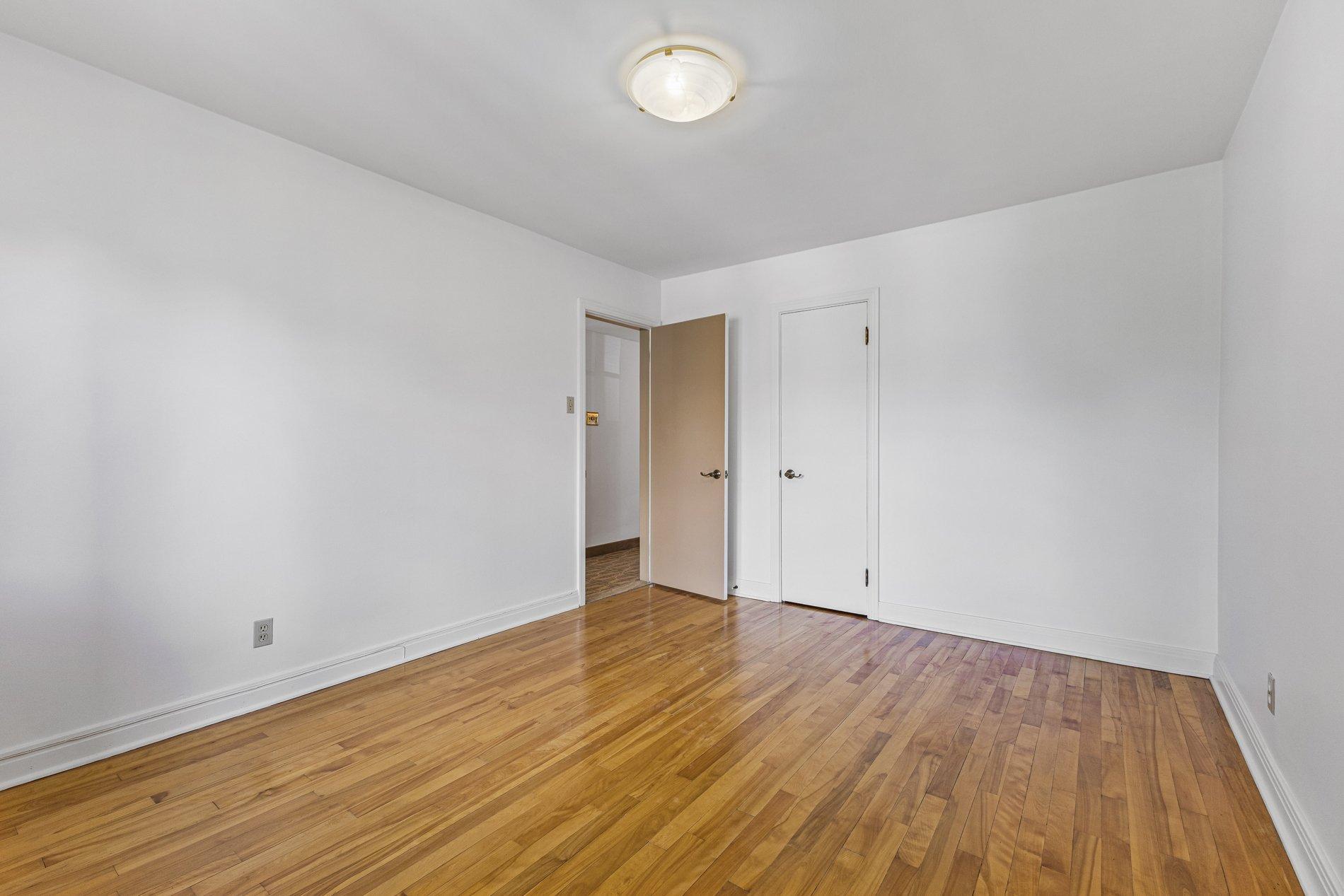 









593

 - 597


Place Fleury

,
Montréal (Ahuntsic-Cartierville),




QC
H3L3K6

