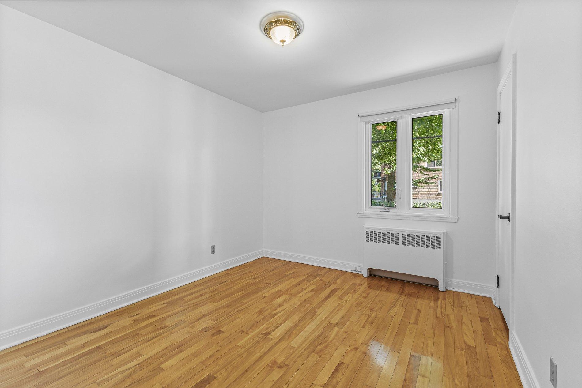 









593

 - 597


Place Fleury

,
Montréal (Ahuntsic-Cartierville),




QC
H3L3K6

