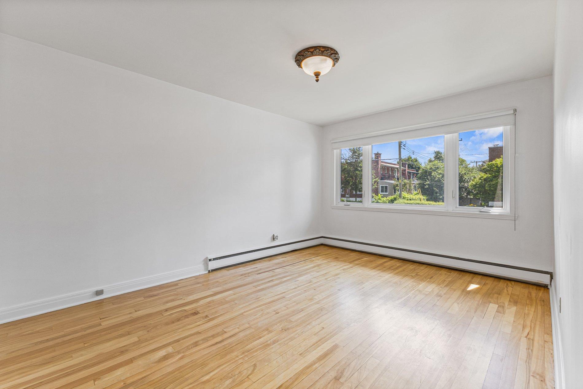 









593

 - 597


Place Fleury

,
Montréal (Ahuntsic-Cartierville),




QC
H3L3K6


