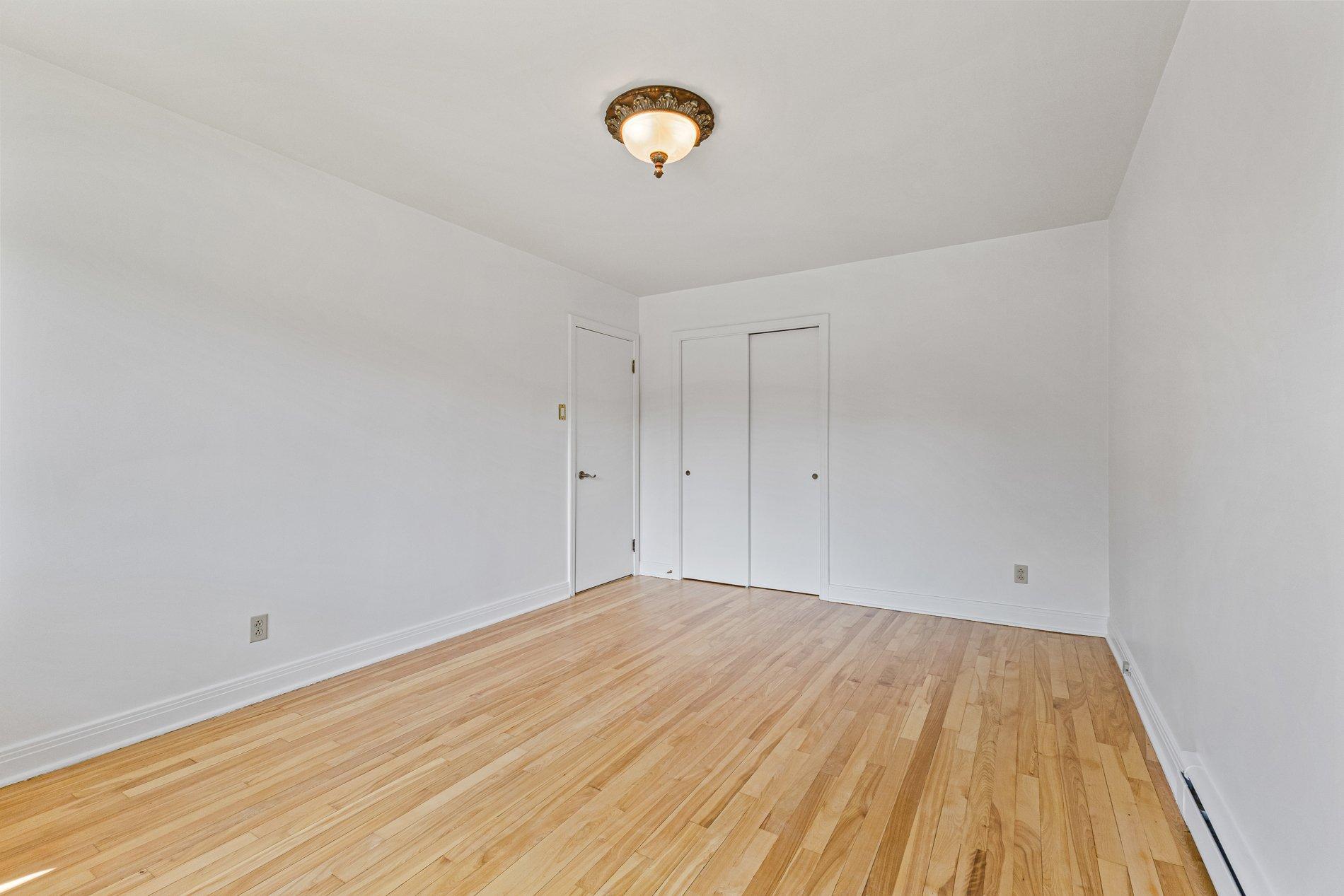 









593

 - 597


Place Fleury

,
Montréal (Ahuntsic-Cartierville),




QC
H3L3K6

