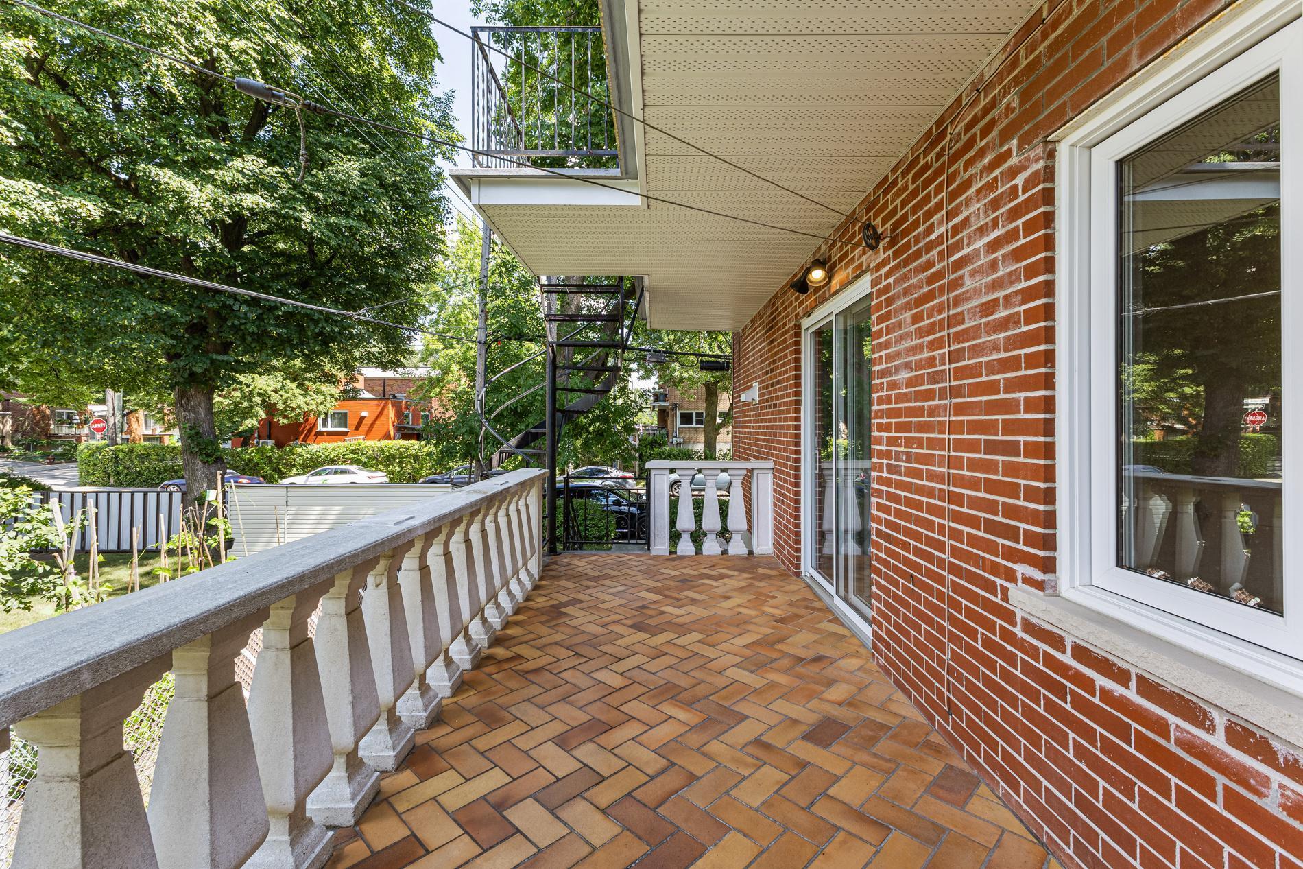 









593

 - 597


Place Fleury

,
Montréal (Ahuntsic-Cartierville),




QC
H3L3K6


