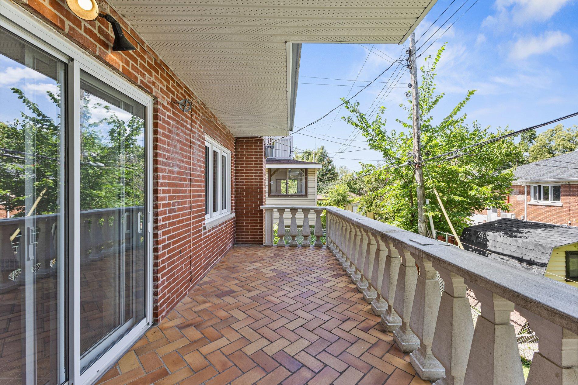 









593

 - 597


Place Fleury

,
Montréal (Ahuntsic-Cartierville),




QC
H3L3K6

