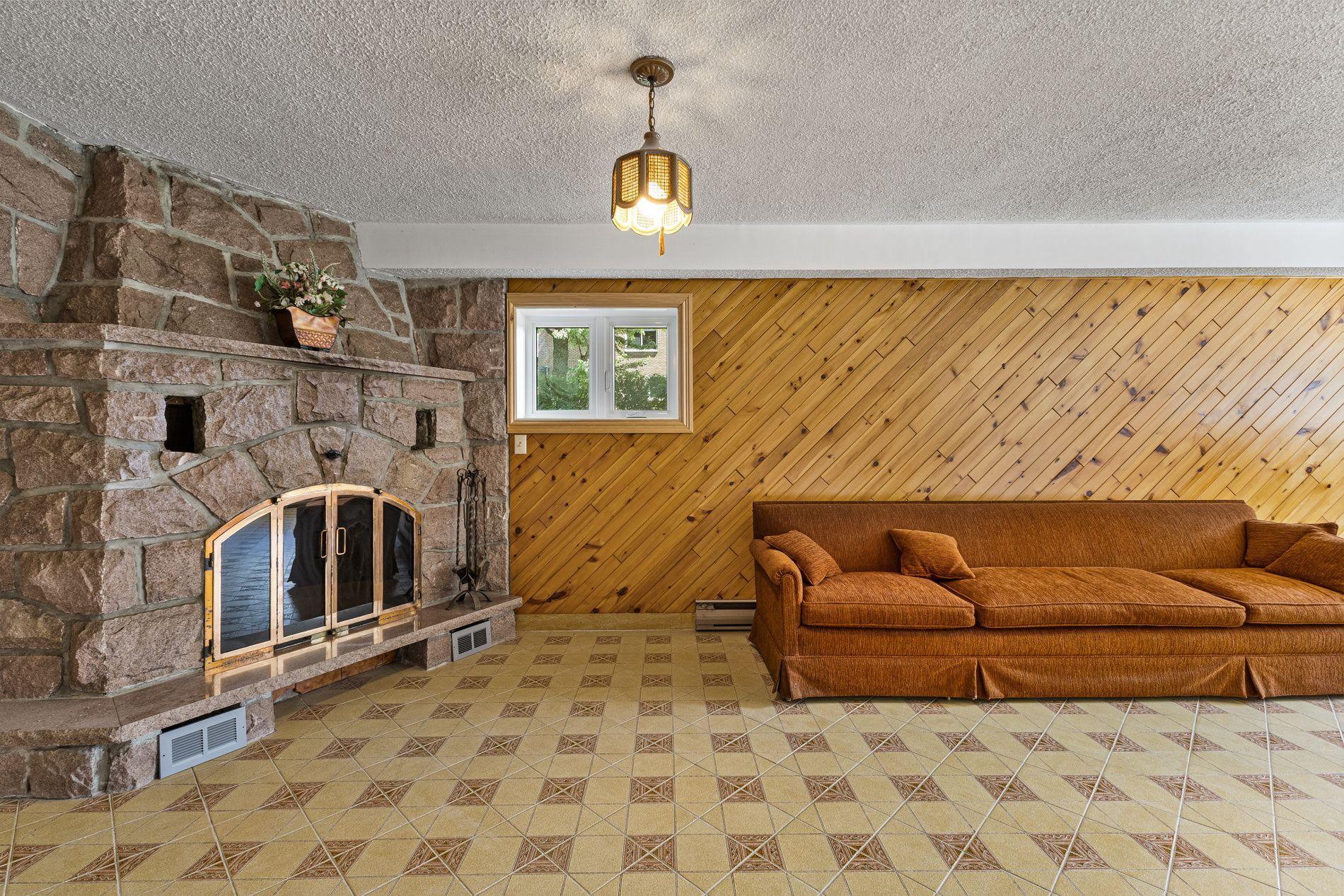 









593

 - 597


Place Fleury

,
Montréal (Ahuntsic-Cartierville),




QC
H3L3K6

