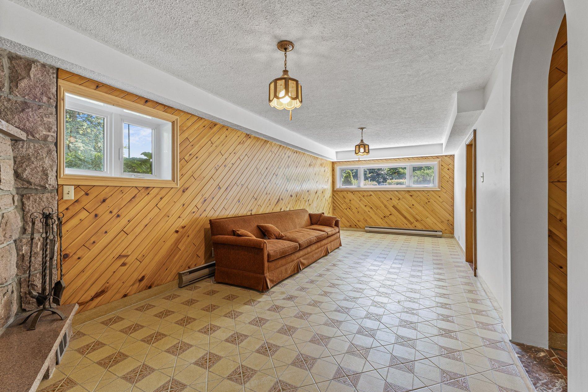 









593

 - 597


Place Fleury

,
Montréal (Ahuntsic-Cartierville),




QC
H3L3K6

