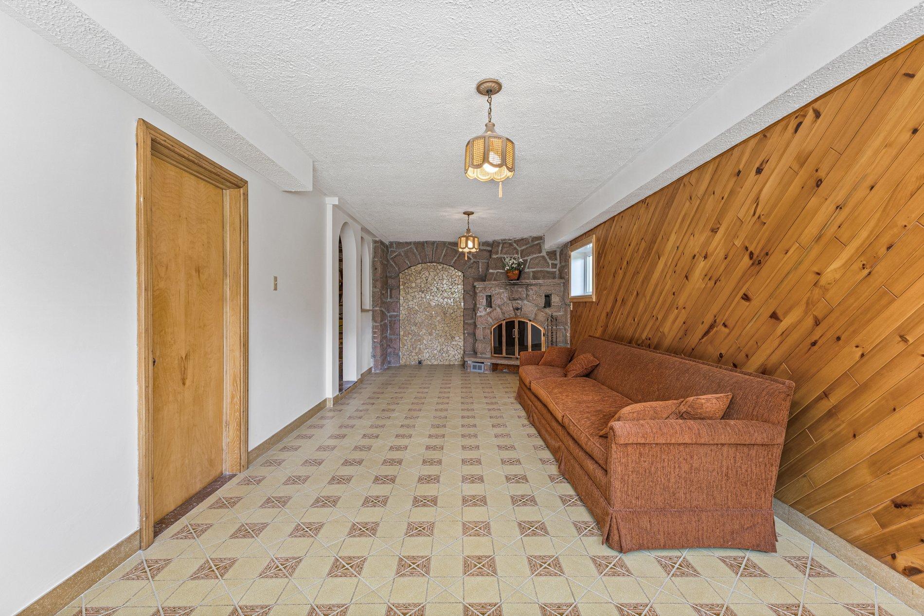 









593

 - 597


Place Fleury

,
Montréal (Ahuntsic-Cartierville),




QC
H3L3K6

