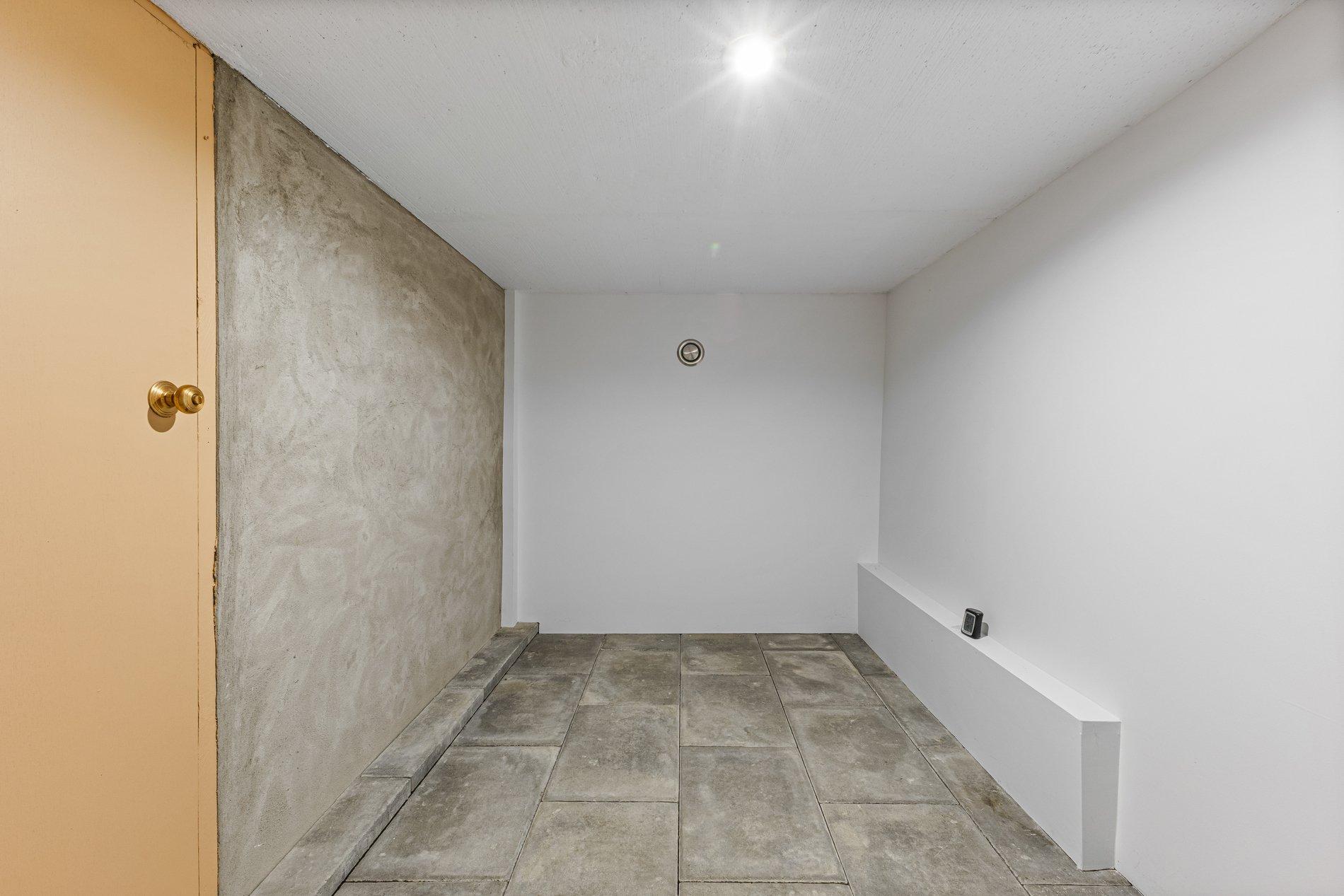 









593

 - 597


Place Fleury

,
Montréal (Ahuntsic-Cartierville),




QC
H3L3K6

