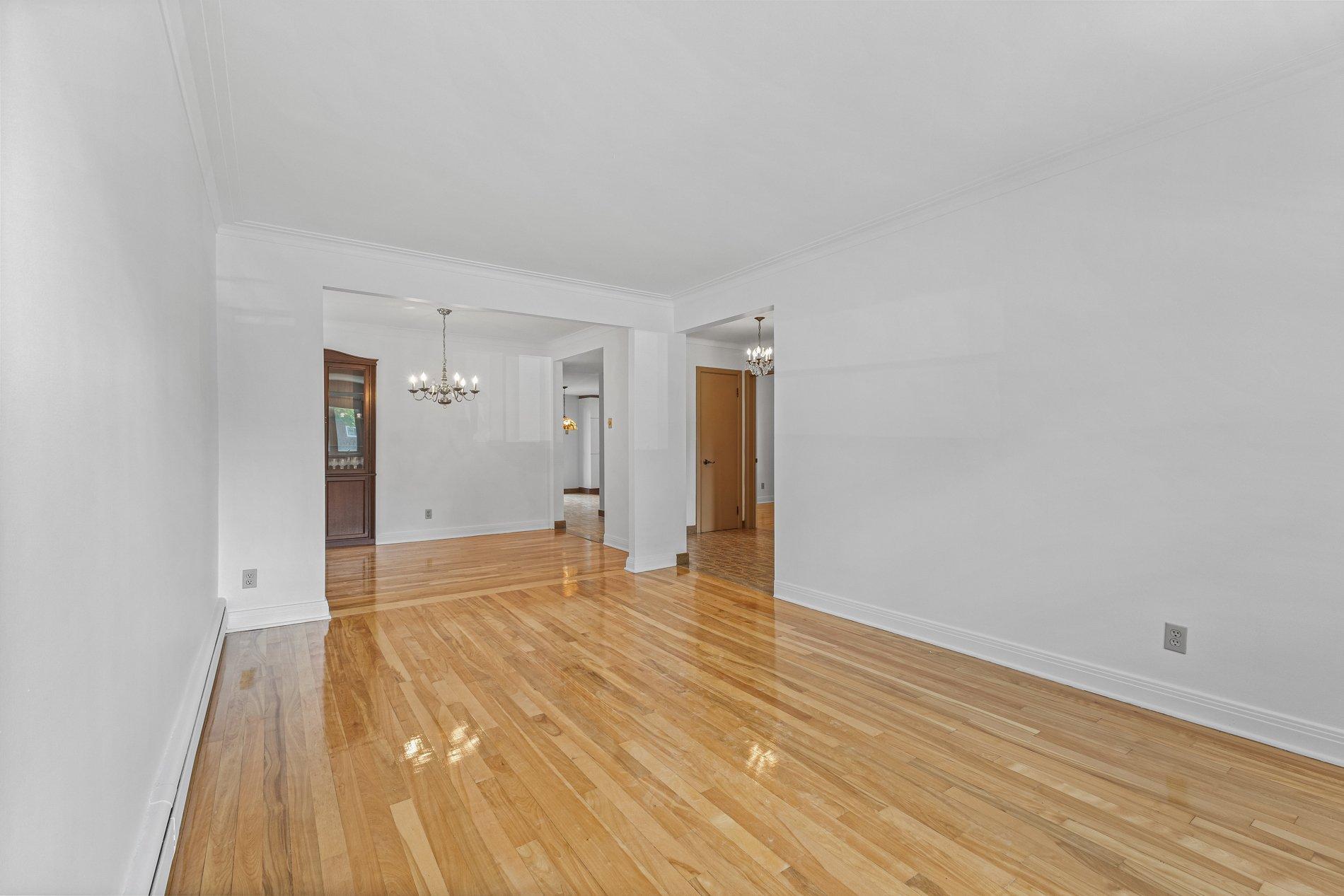 









593

 - 597


Place Fleury

,
Montréal (Ahuntsic-Cartierville),




QC
H3L3K6

