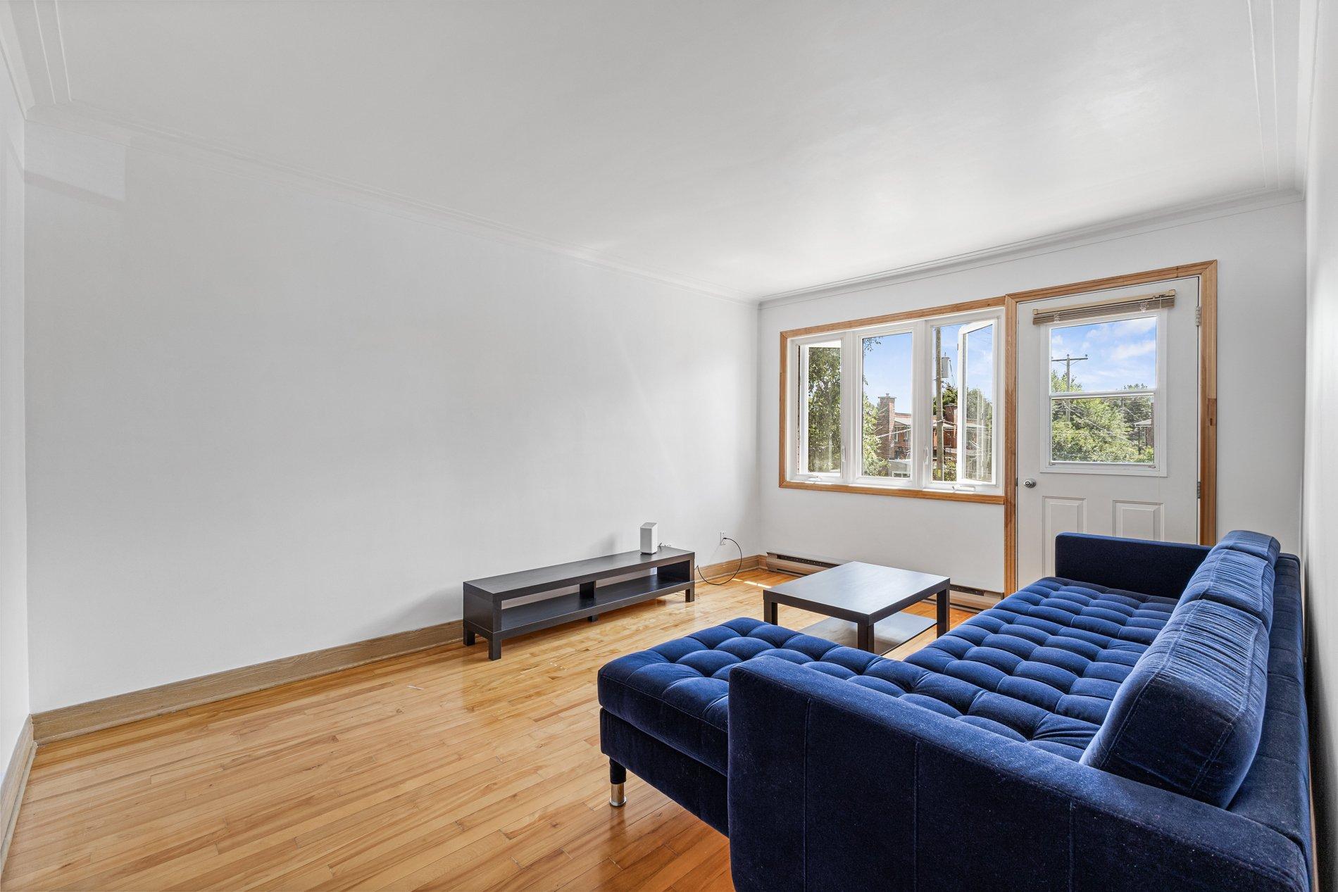 









593

 - 597


Place Fleury

,
Montréal (Ahuntsic-Cartierville),




QC
H3L3K6

