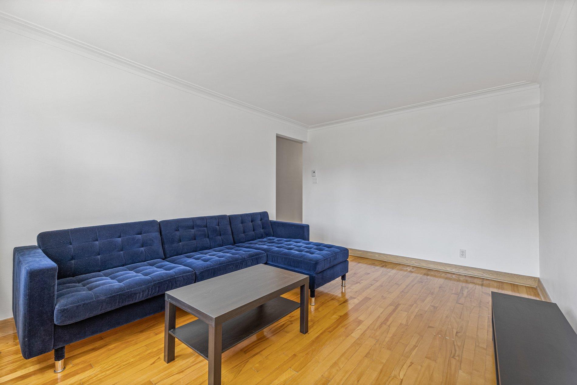 









593

 - 597


Place Fleury

,
Montréal (Ahuntsic-Cartierville),




QC
H3L3K6

