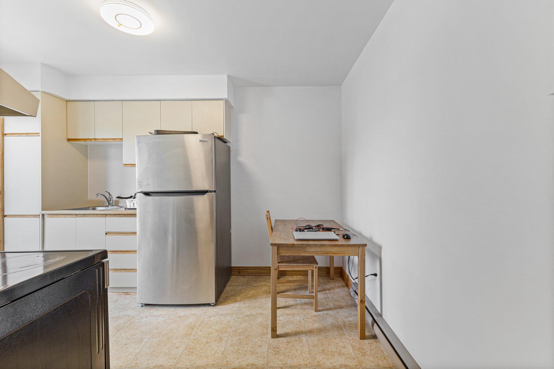 









593

 - 597


Place Fleury

,
Montréal (Ahuntsic-Cartierville),




QC
H3L3K6

