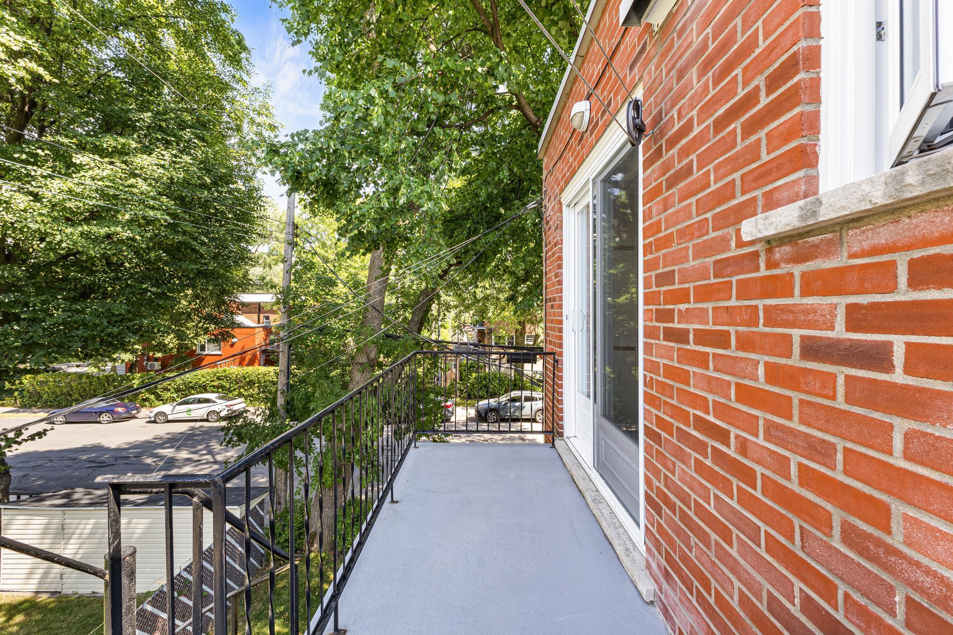 









593

 - 597


Place Fleury

,
Montréal (Ahuntsic-Cartierville),




QC
H3L3K6

