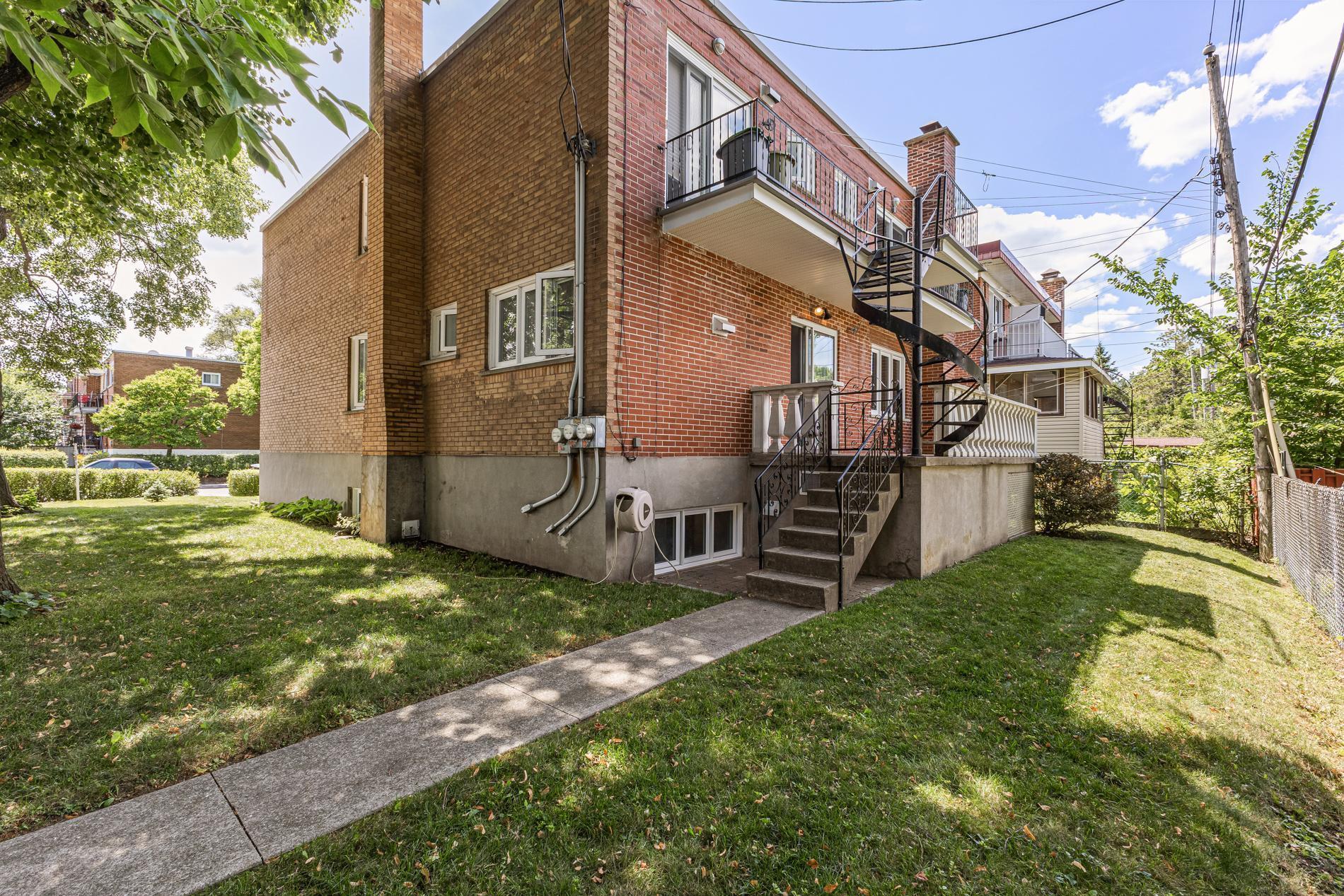 









593

 - 597


Place Fleury

,
Montréal (Ahuntsic-Cartierville),




QC
H3L3K6

