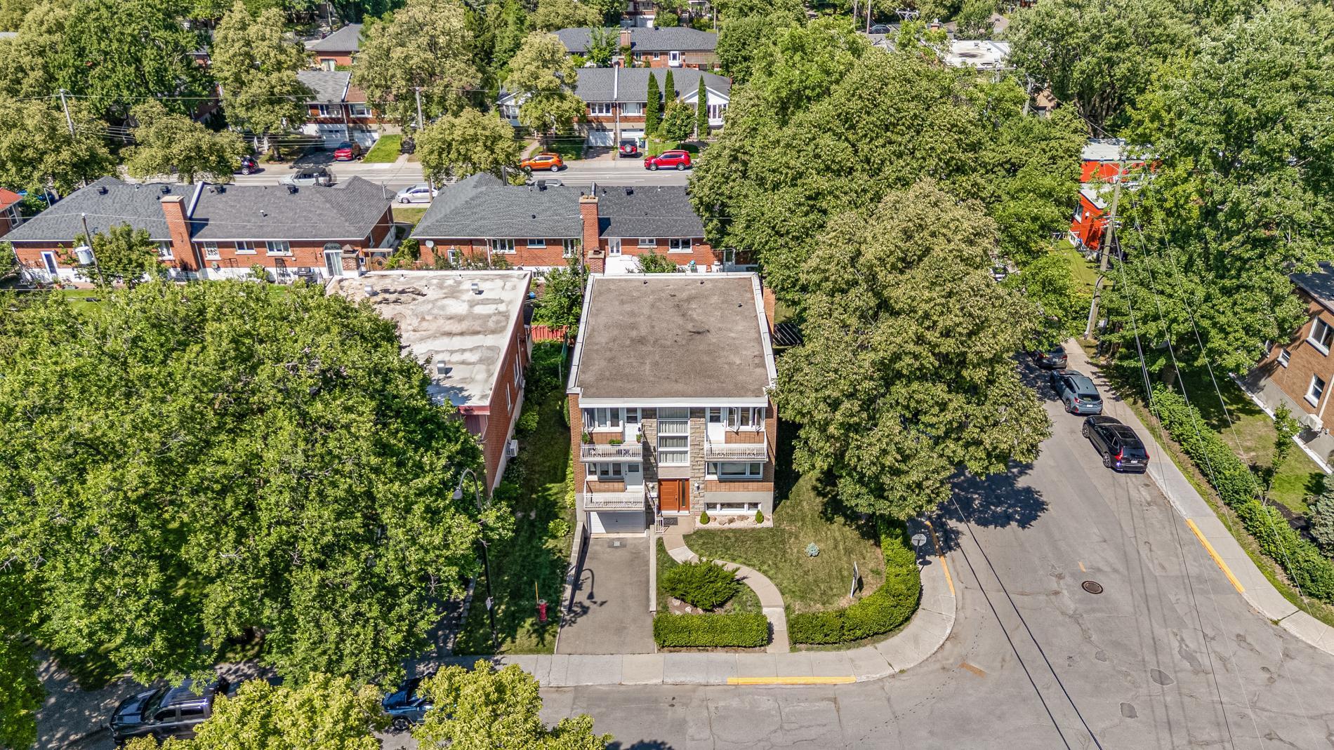 









593

 - 597


Place Fleury

,
Montréal (Ahuntsic-Cartierville),




QC
H3L3K6

