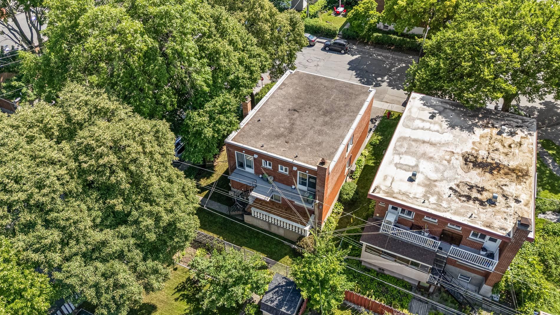 









593

 - 597


Place Fleury

,
Montréal (Ahuntsic-Cartierville),




QC
H3L3K6

