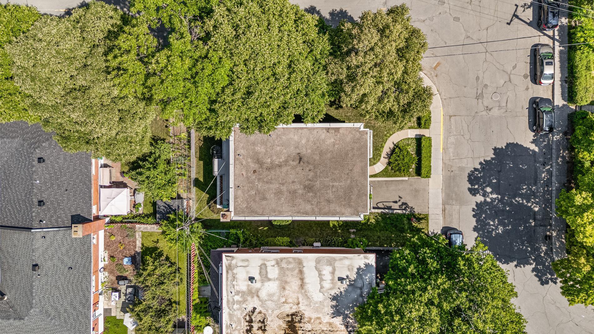









593

 - 597


Place Fleury

,
Montréal (Ahuntsic-Cartierville),




QC
H3L3K6

