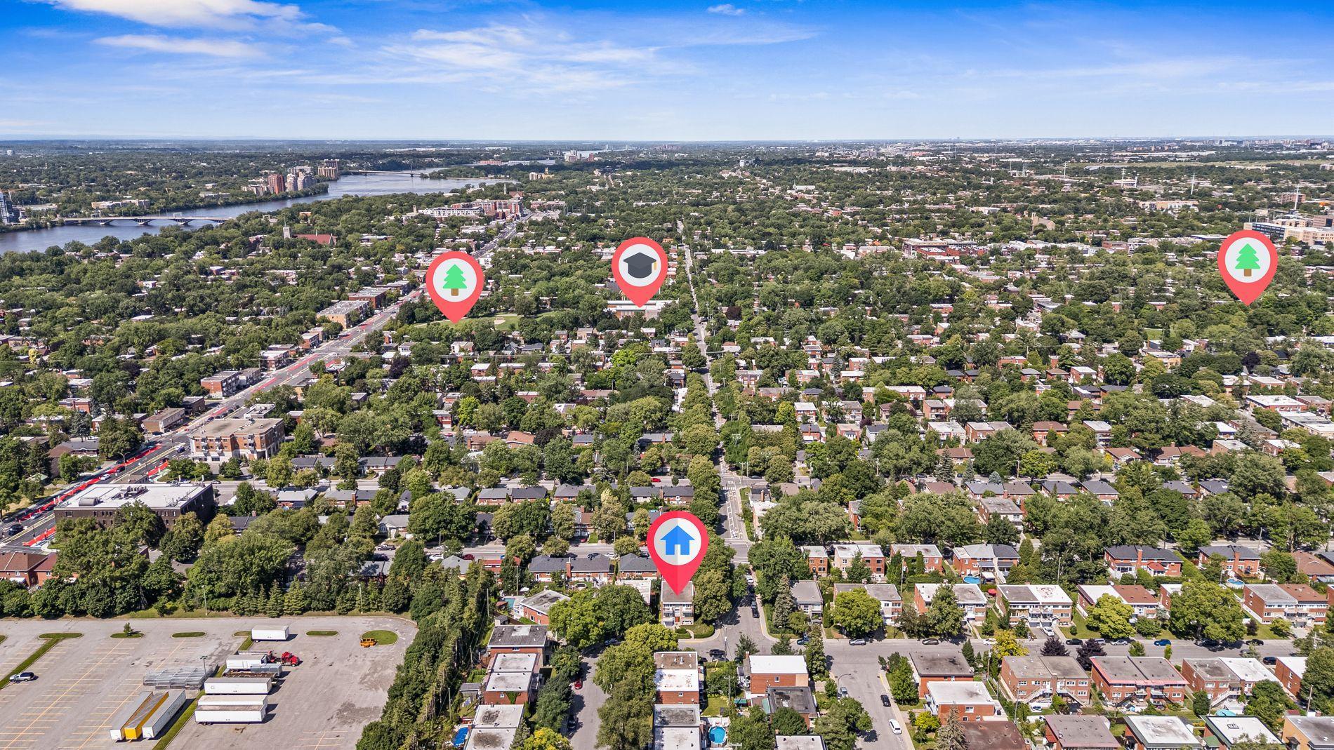 









593

 - 597


Place Fleury

,
Montréal (Ahuntsic-Cartierville),




QC
H3L3K6

