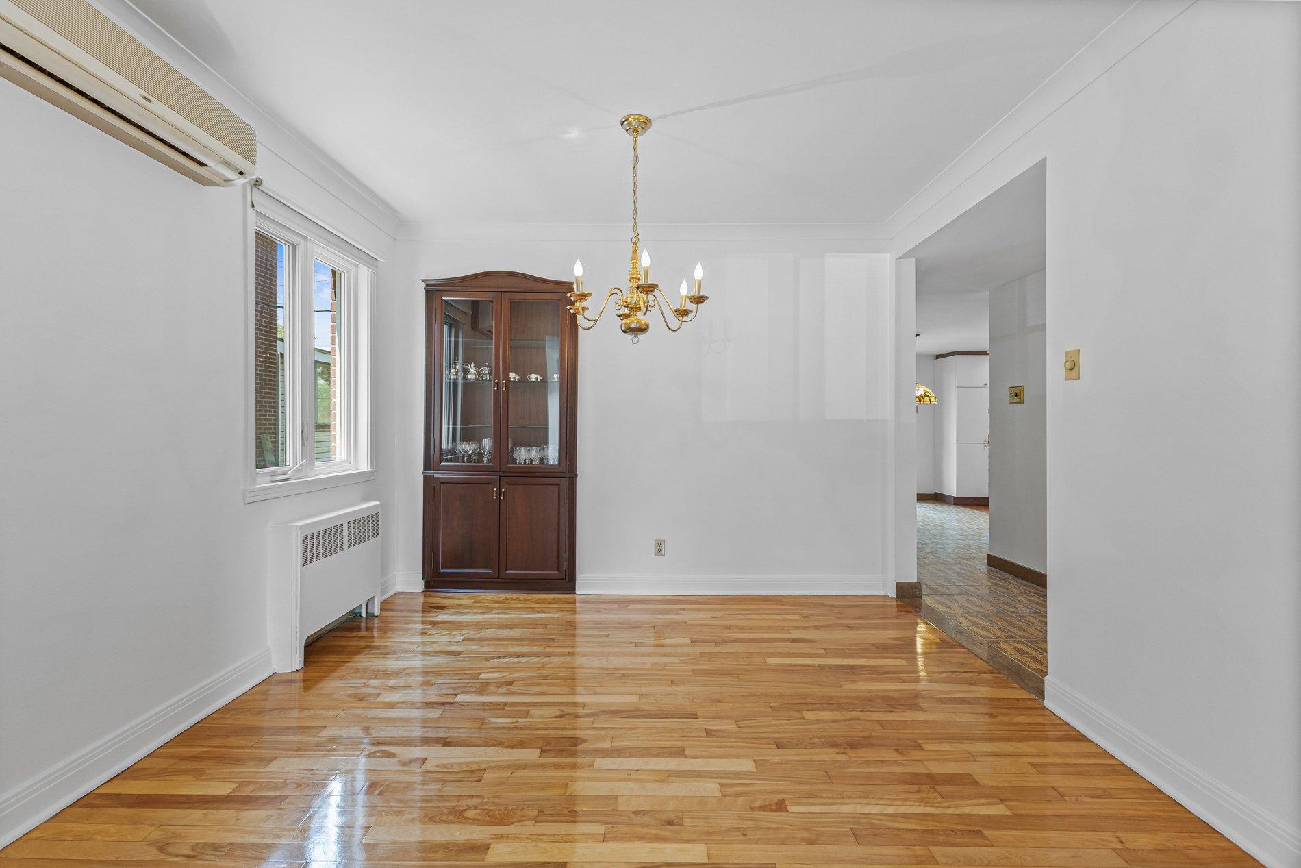 









593

 - 597


Place Fleury

,
Montréal (Ahuntsic-Cartierville),




QC
H3L3K6


