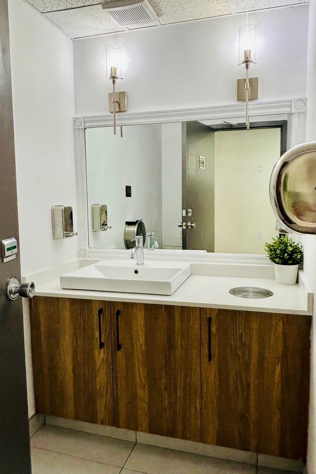 









1625

 - 1635


Rue De Salaberry

,
Montréal (Ahuntsic-Cartierville),




QC
H3M1K3

