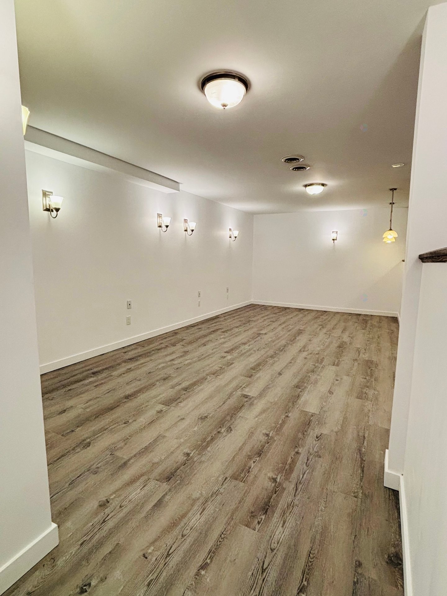 









1625

 - 1635


Rue De Salaberry

,
Montréal (Ahuntsic-Cartierville),




QC
H3M1K3


