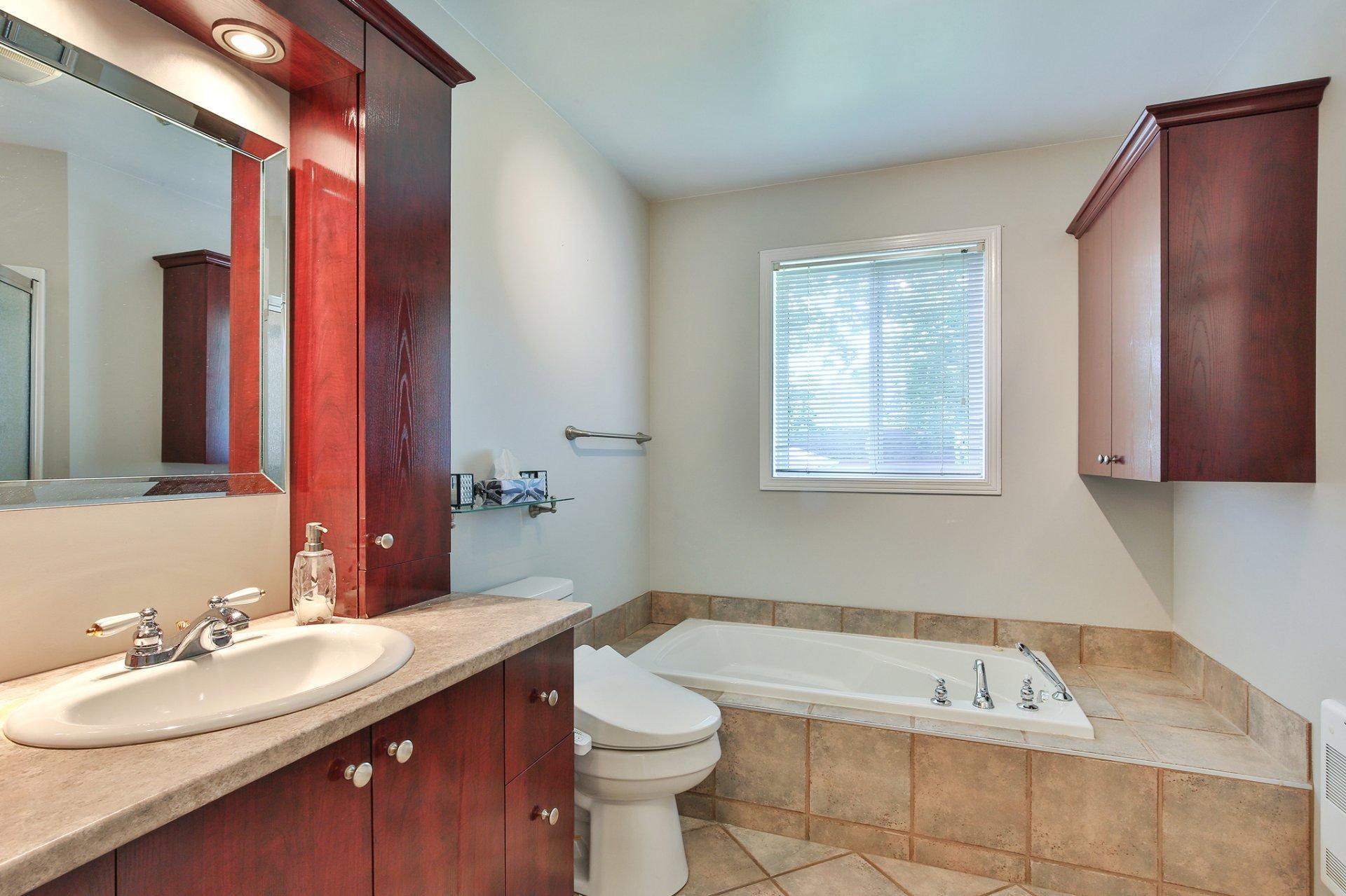 









474


Boul. J.-André-Deragon

,
Cowansville,




QC
J2K3X2

