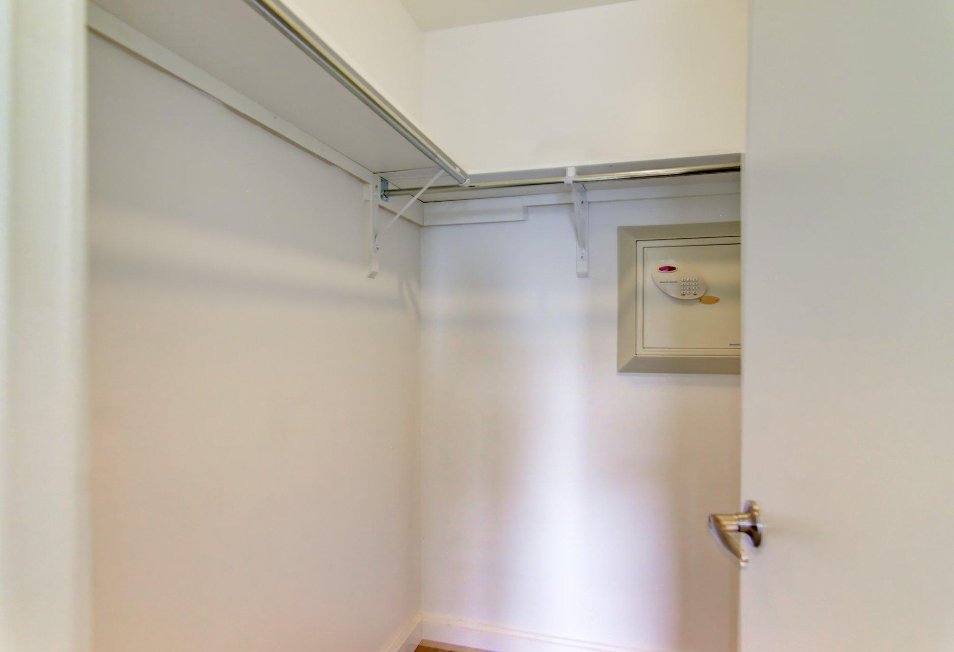 









2117


Rue Tupper

, 1406,
Montréal (Ville-Marie),




QC
H3H0B2

