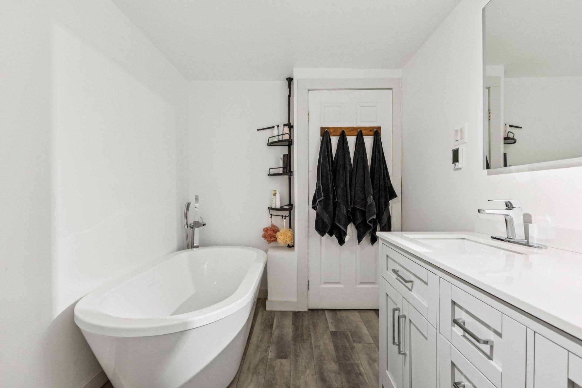 









33


Ch. de l'Orme

,
Val-des-Monts,




QC
J8N2G4

