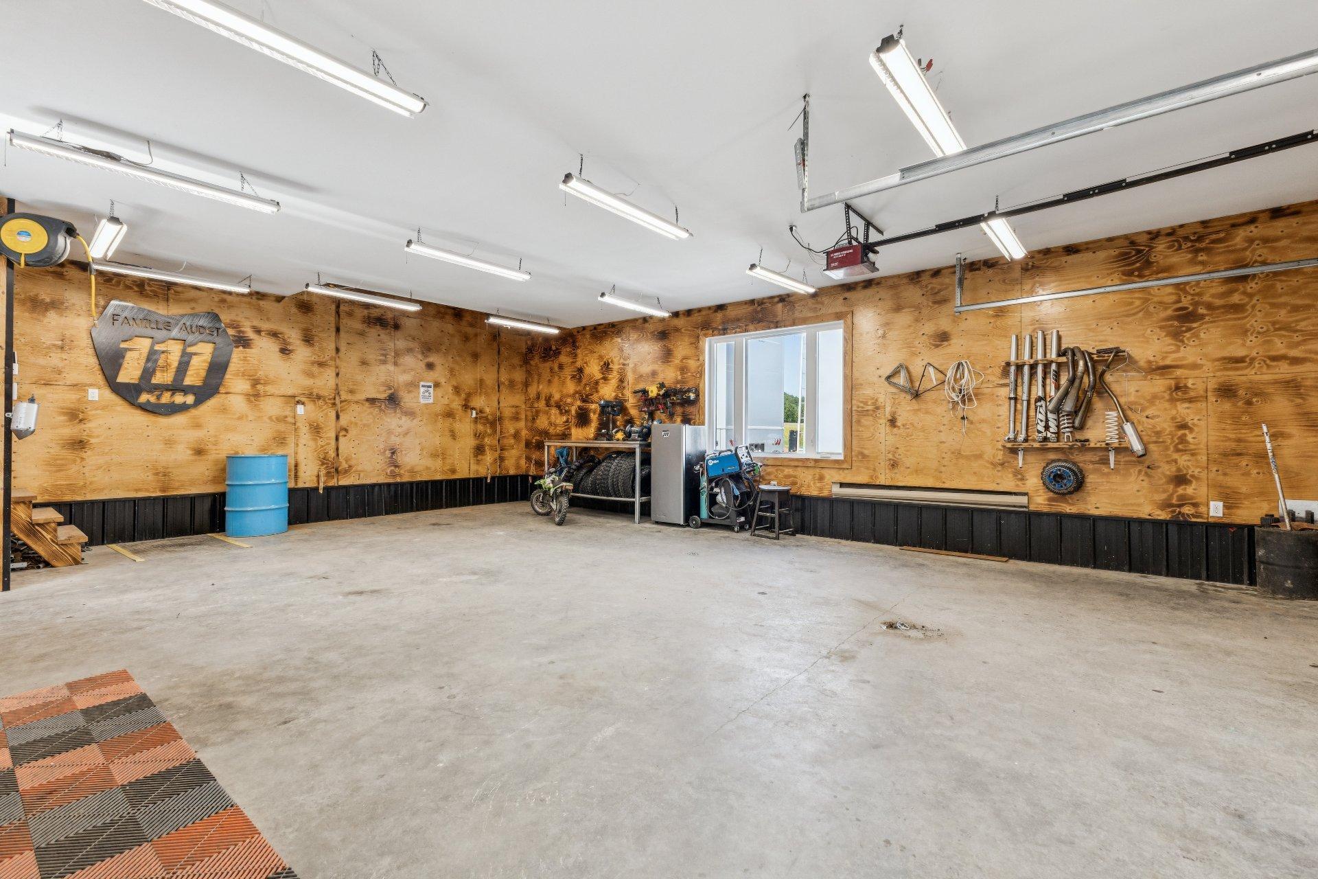 









33


Ch. de l'Orme

,
Val-des-Monts,




QC
J8N2G4

