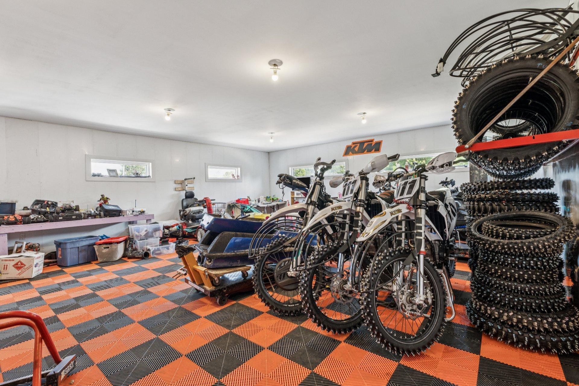 









33


Ch. de l'Orme

,
Val-des-Monts,




QC
J8N2G4

