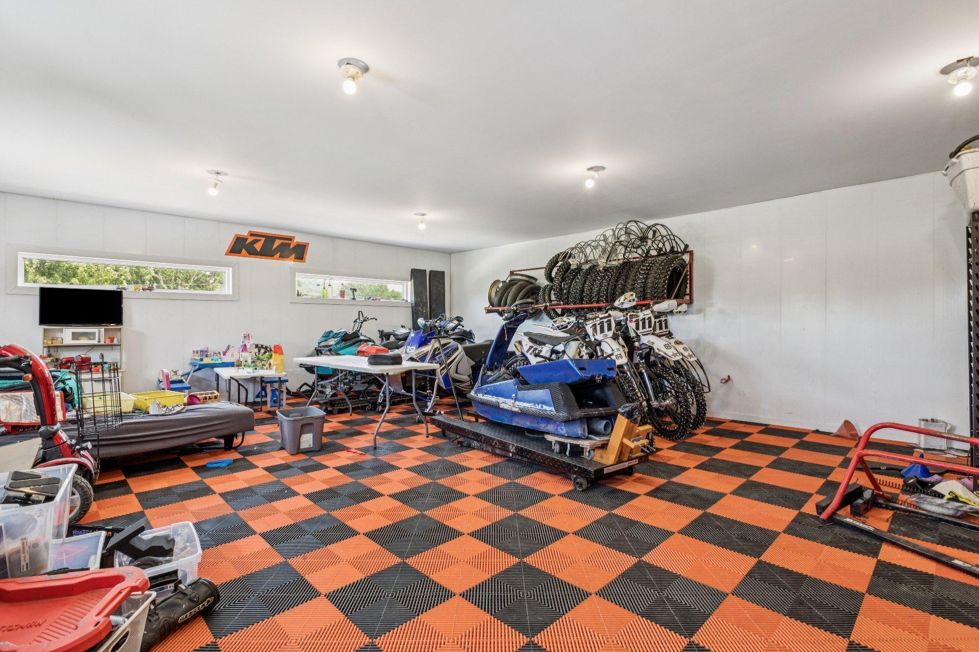 









33


Ch. de l'Orme

,
Val-des-Monts,




QC
J8N2G4

