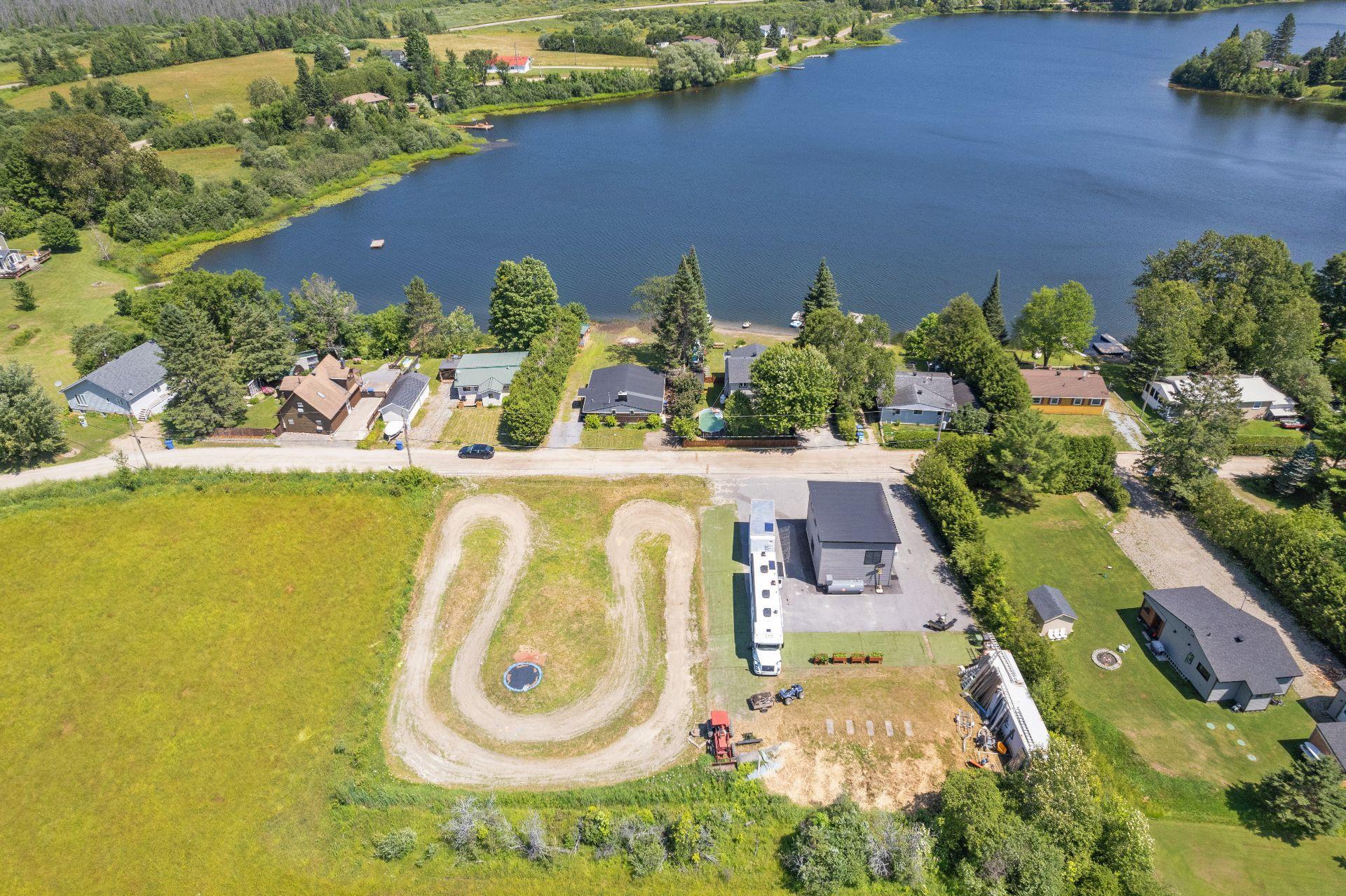 









33


Ch. de l'Orme

,
Val-des-Monts,




QC
J8N2G4


